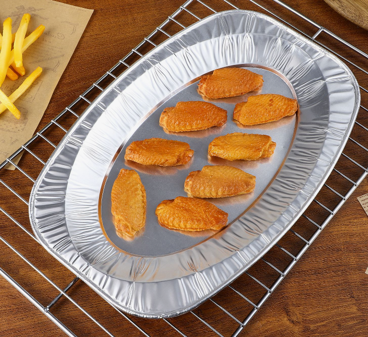 La vaisselle en papier d'aluminium peut-elle résister à des températures élevées ?